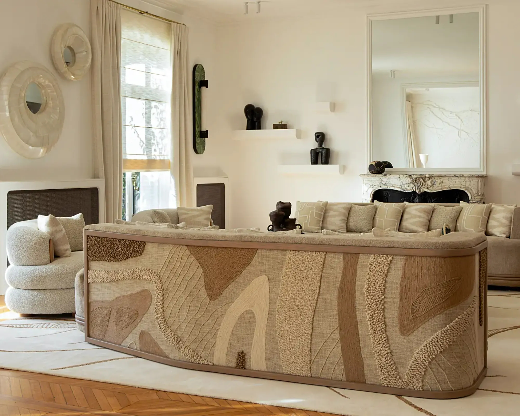 Luksusowy apartament w jednej z najdroższych dzielnic Paryża. Urządziła go słynna architektka wnętrz, Stéphanie Coutas