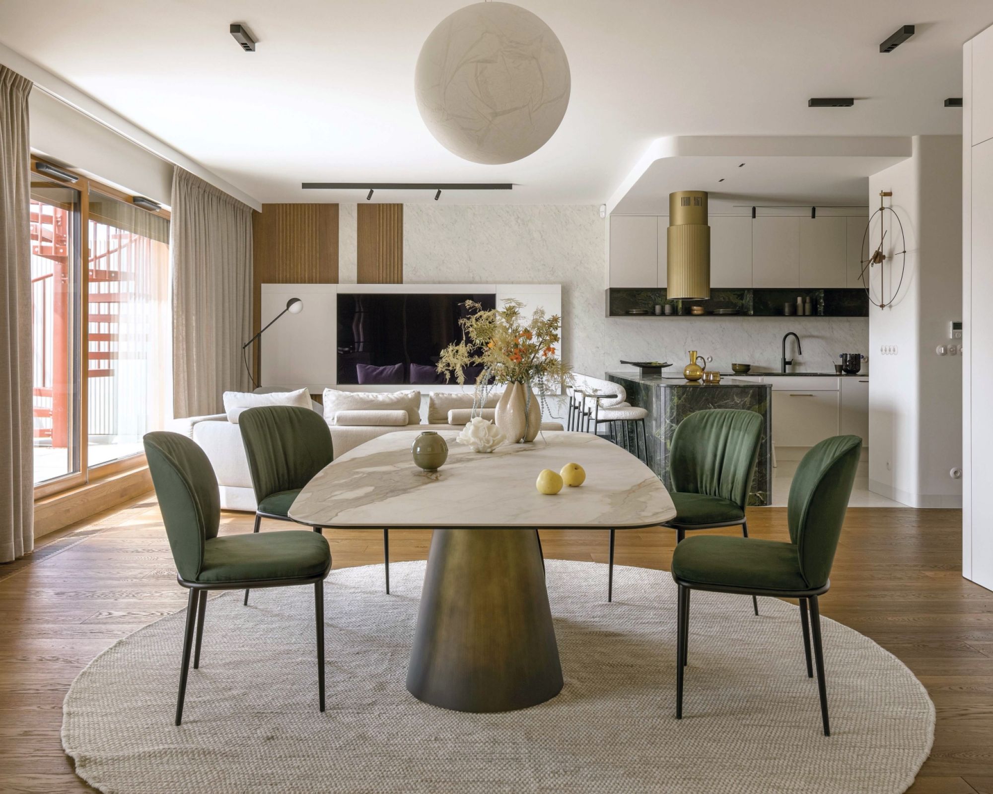 Quiet luxury na Ursynowie: 140-metrowy apartament z brazylijskim granitem i designerską strefą dla kota