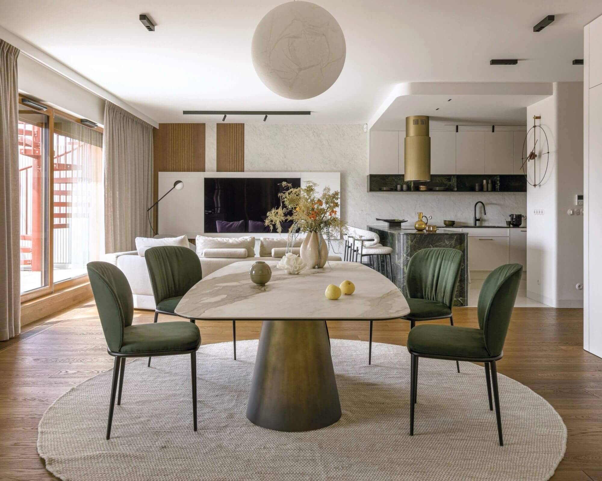 Quiet luxury na Ursynowie: 140-metrowy apartament z brazylijskim granitem i designerską strefą dla kota