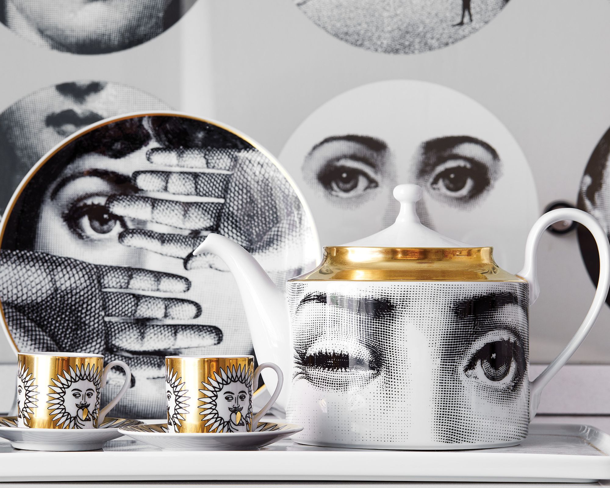 Kolekcjoner porcelany z twarzą włoskiej diwy