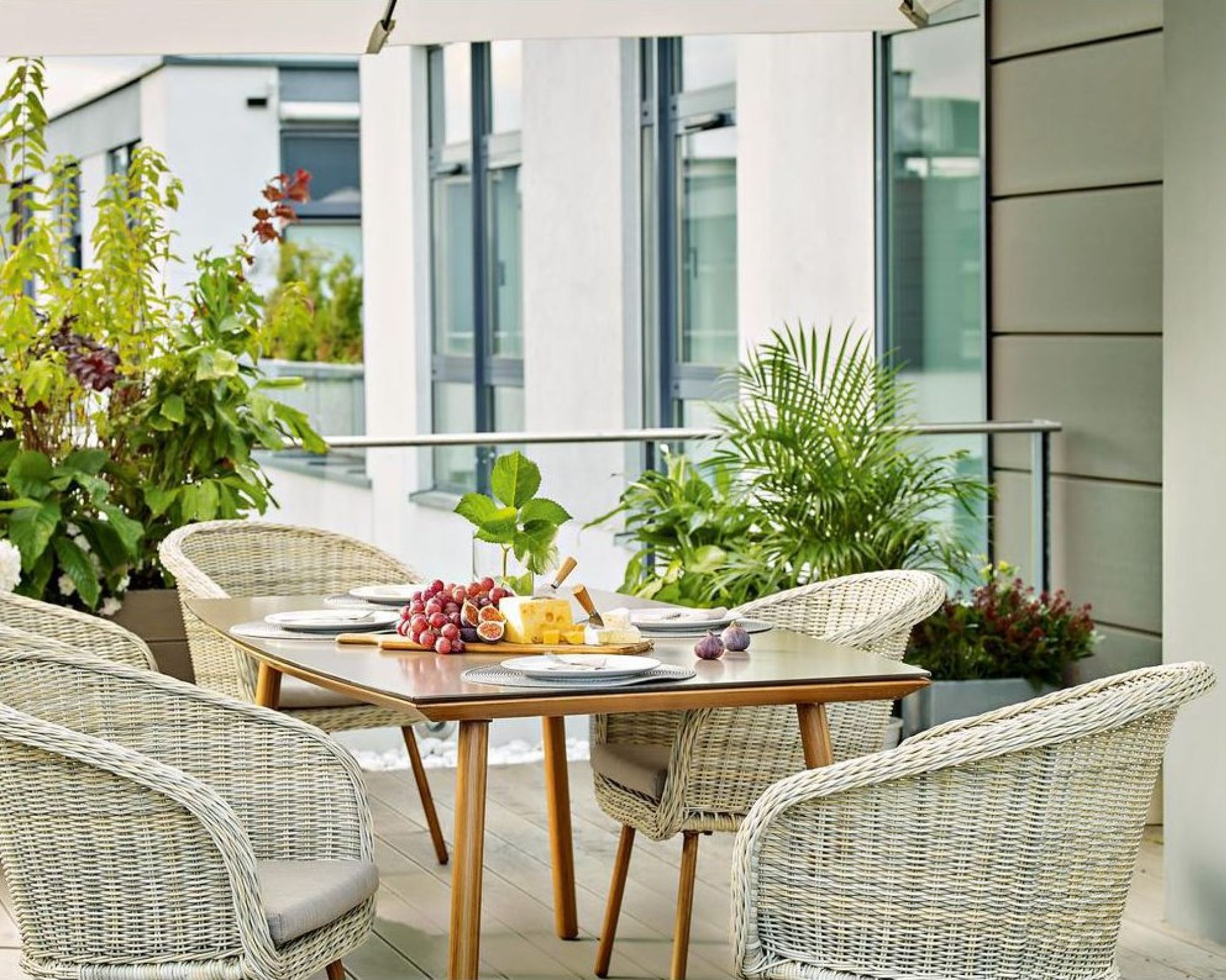 Balkon w minimalistycznym stylu – zobacz, jak go stworzyć