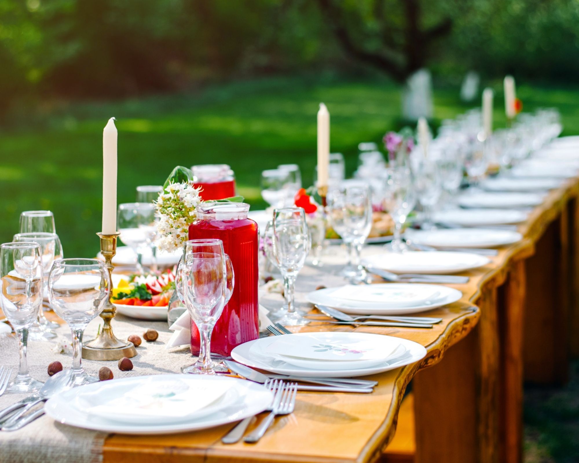 5 punktów idealnego przyjęcia w ogrodzie dla rodziny i przyjaciół