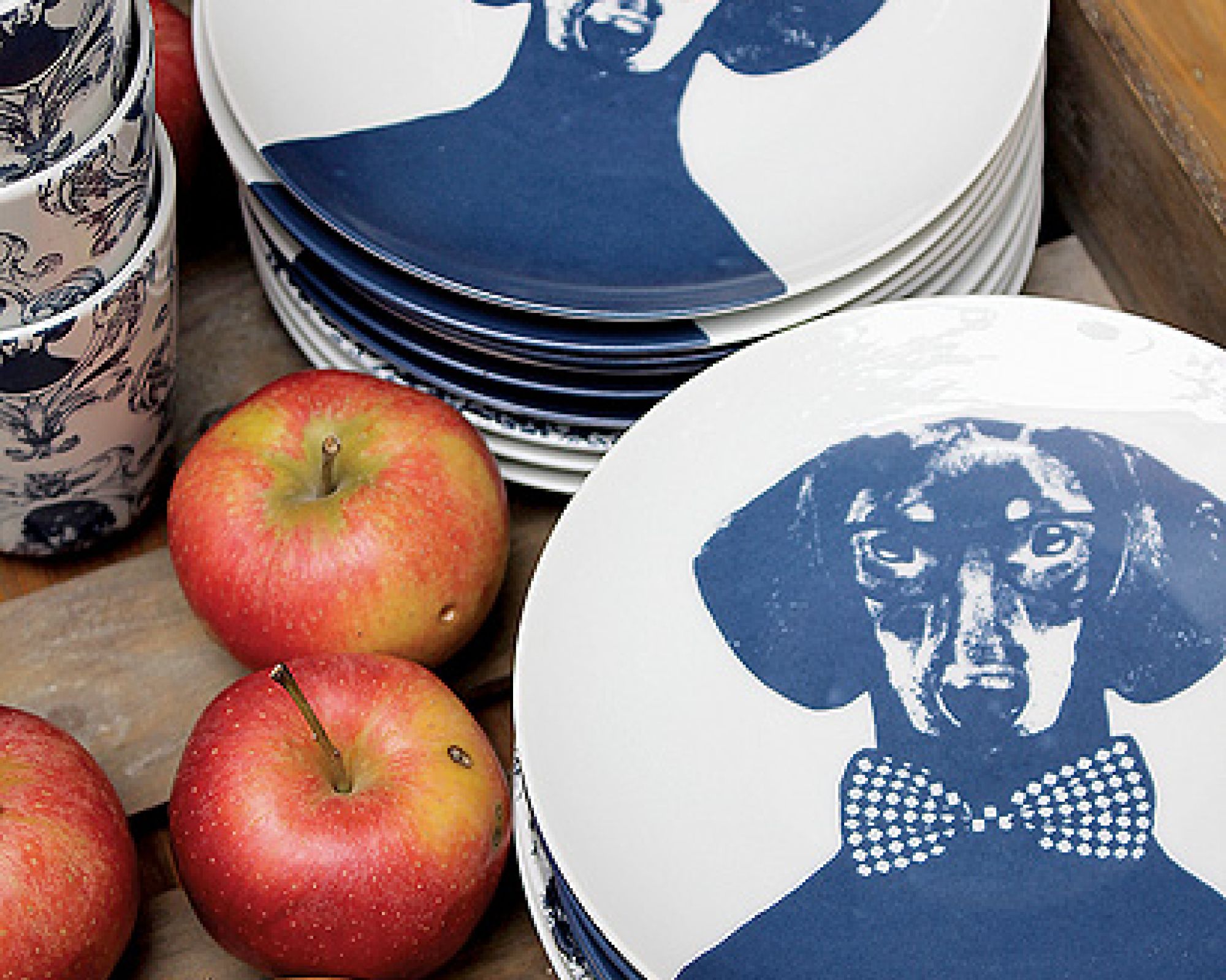 Porcelana z serii Tillsammans każdy pies ma swoje imię.