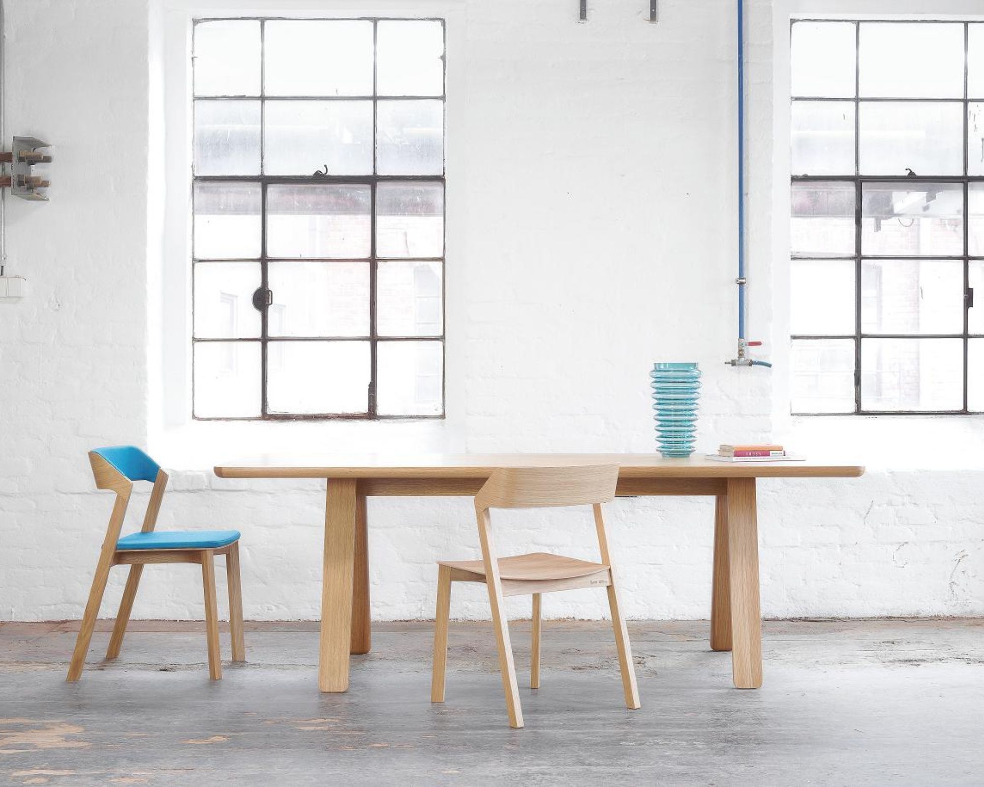 Stół Stelvio oraz krzesło Merano. TON