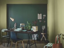 modne zielone ściany w salonie