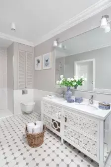 biało szara łazienka styl hampton