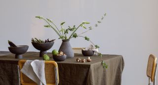 sztuczne kwiaty w domu