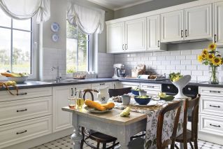 blat pod oknem w kuchni aranżacje