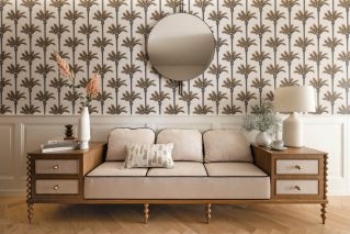 ławeczka z komodą w przedpokoju