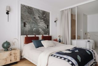 elegancka sypialnia z łazienką w mieszkaniu