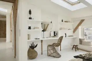 biuro na poddaszu aranżacje