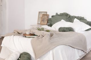 lniany koc na łóżko