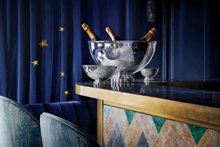 przyjęcie sylwestrowe dekoracja stołu i wnętrza