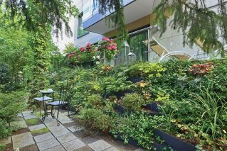 Ogród ze skarpą przy parku Morskie Oko