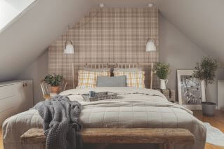 tapeta w kratę w sypialni