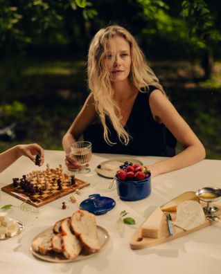 żeliwne naczynia na stół