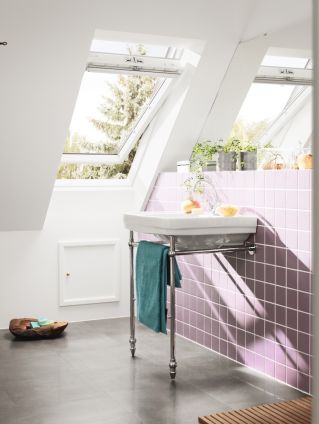 jasna łazienka na poddaszu