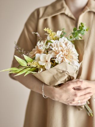 sztuczne kwiaty jak żywe