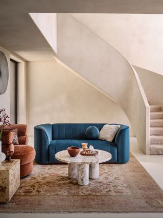 Sofa w kaszmirowym salonie