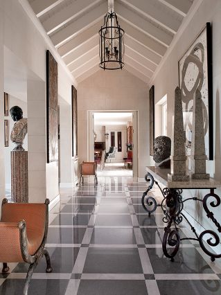 Perskie dywany, afrykańskie bębny, weneckie szkła, wyszukane forniry i marmury. Projektanci Ramón i Paco mieli