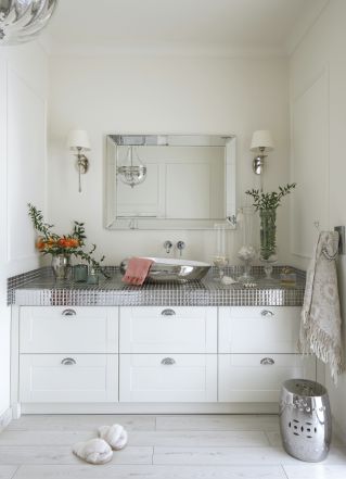 biało srebrna łazienka