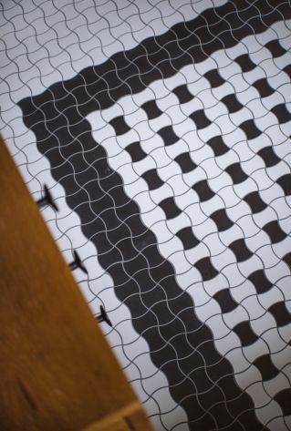 gorseciki na podłodze w łazience