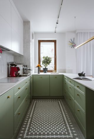 wąska zielona kuchnia