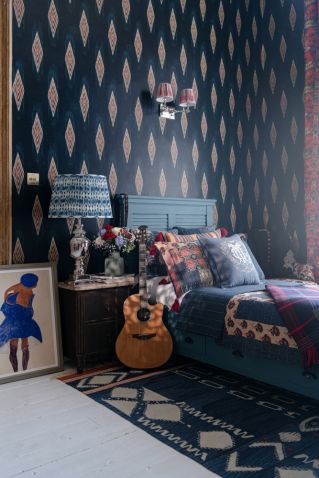 ciemne tapety do sypialni