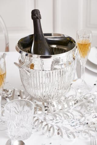 przyjęcie sylwestrowe dekoracja stołu i wnętrza