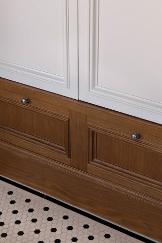 zaokrąglone kształty zabudowy w mieszkaniu w kamienicy