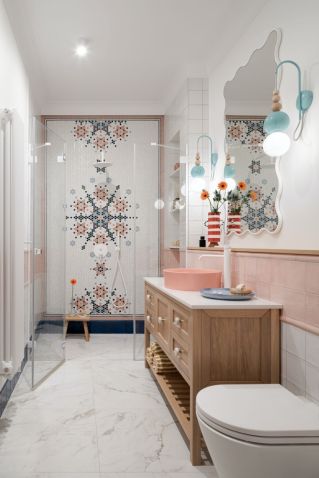 kolorowa mozaika w łazience