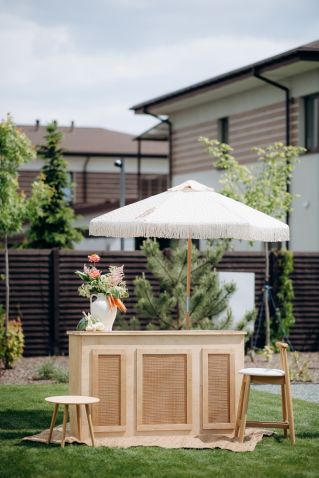 Pomysł na aranżację z parasolem ogrodowym