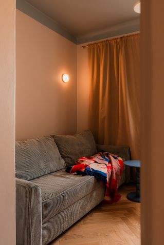 vintage i nowoczesny design w małym mieszkaniu