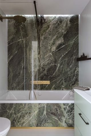 zielony spieki kwarcowy w łazience