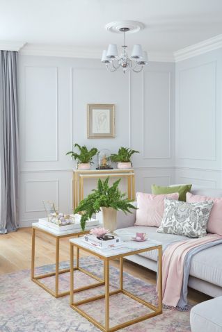 pudrowy róż w mieszkaniu