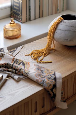 przytulne domowe biuro w sypialni