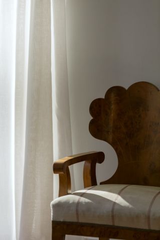 meble z różnych epok w salonie z duszą