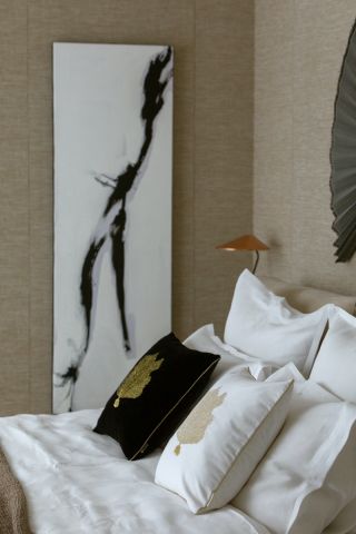 glamour i japandi w kobiecej sypialni