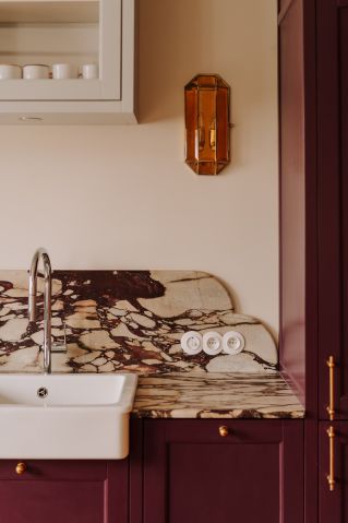 marmurowy blat w kuchni