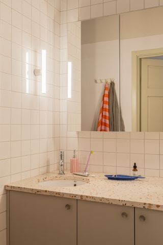 aranżacja łazienki w modernistycznej kamienicy