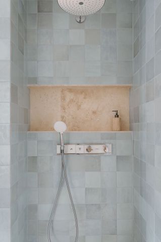 łazienka w wakacyjnym stylu