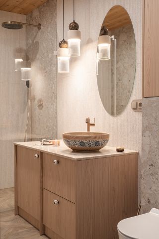 łazienka w przytulnym górskim stylu