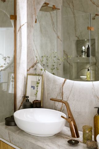 beżowa łazienka w kobiecym apartamencie