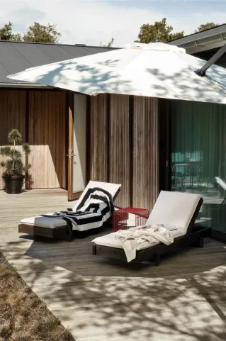 Duży parasol ogrodowy