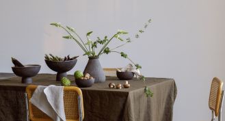 sztuczne kwiaty w domu