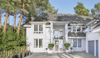 Dom Marzenny Niemoczyńskiej, która ubiera polskie gwiazdy, powstał z katalogu kupionego w USA. Tylko jej