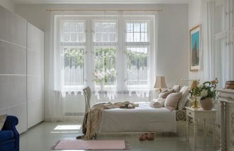 biała sypialnia w stylu angielskim