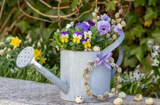 dekoracje wielkanocne przed domem