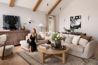 cegła drewno i meble z odzysku w wakacyjnym domu