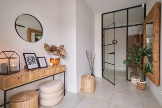 przytulny przedpokój w naturalnych kolorach